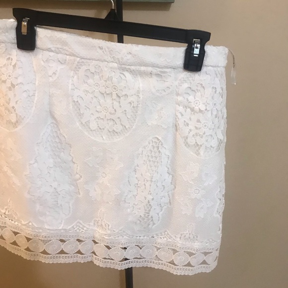 White 2 piece skirt set - Picture 3 of 6